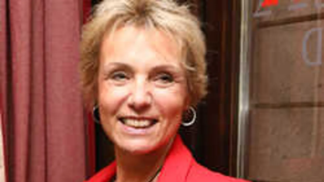 Melldaganata miatt teljesen kihullott a magyar sztár haja