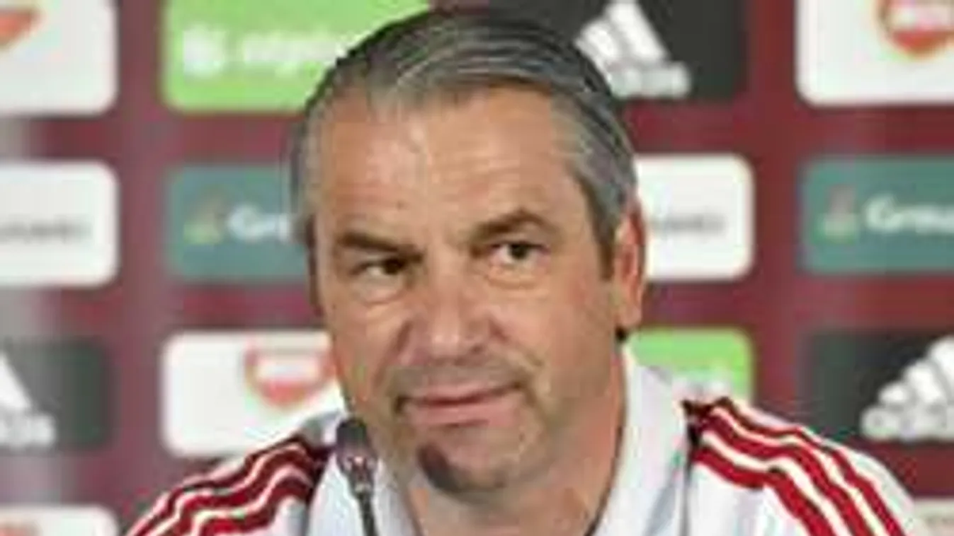 Arcpirító bakik, Bernd Storck a hibákra mutogat