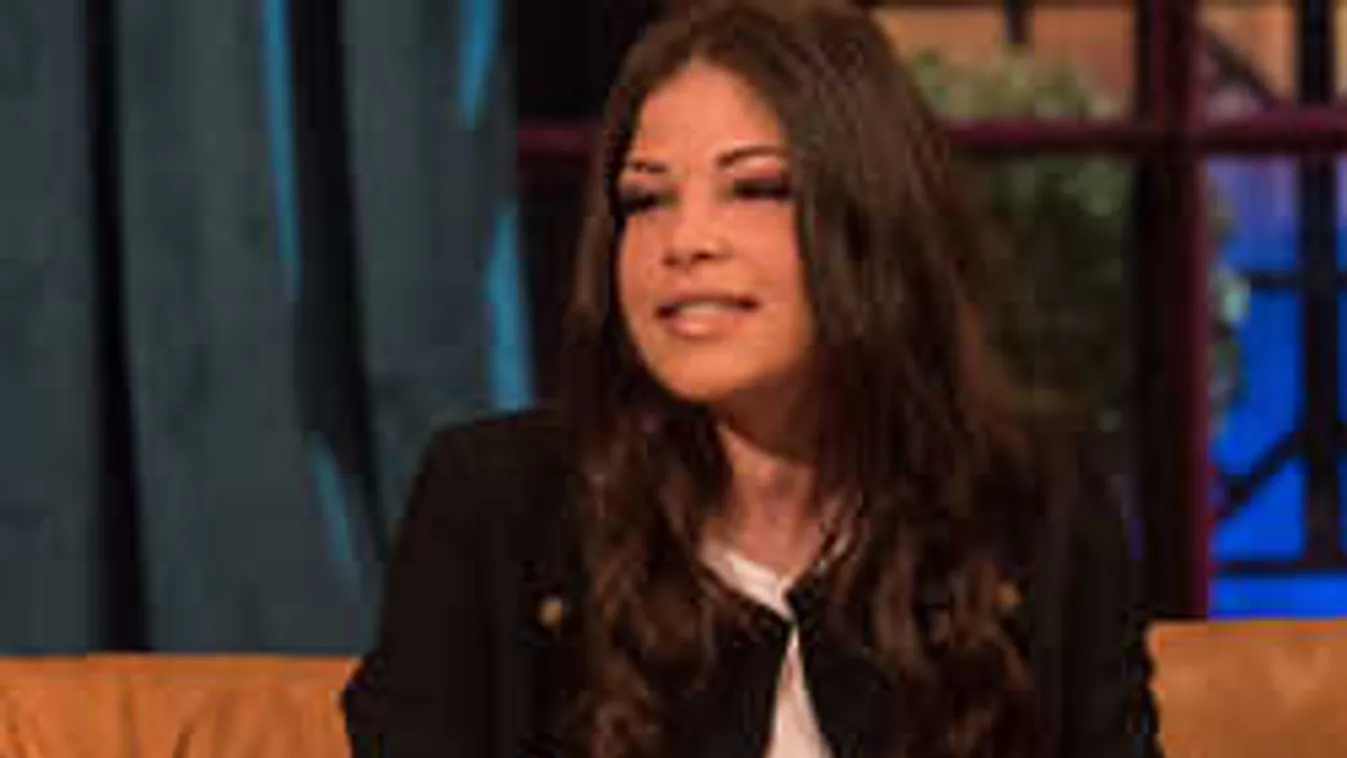 Õ így nyomorog: Egy lakás árát hordja csuklóján Gáspár Evelin