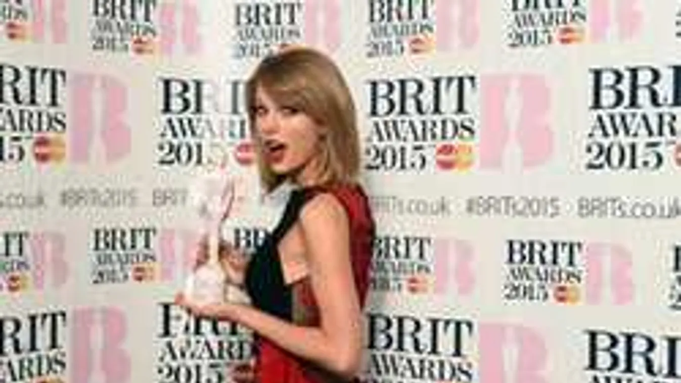 Felrobbantotta a netet: végre pucérra vetkőzött a dögös énekesnő