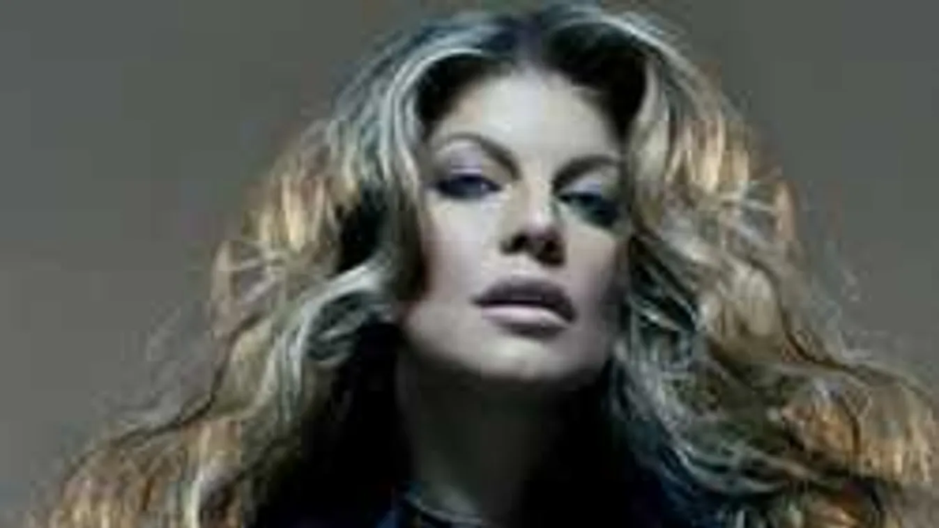 Se bugyi, se más: anyaszült meztelen fotókkal tért vissza a 42 éves sztáranyuka