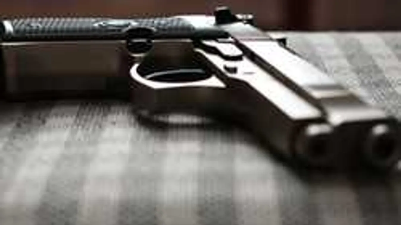 TEK-esek rohanták le a szegedi egyetem tanárát