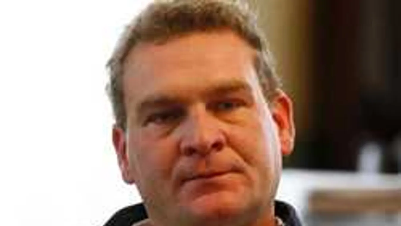 Botka futásnak eredt, kiszállt a harcból