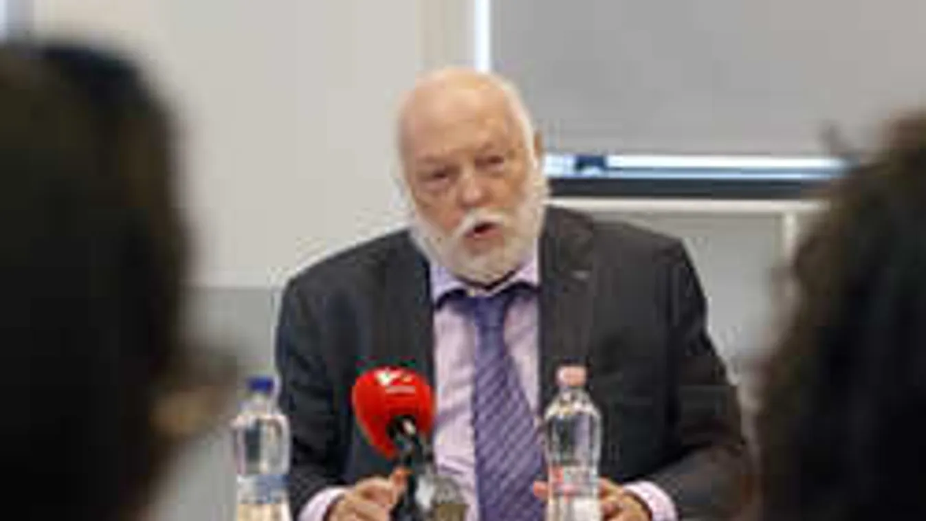 Óriási megtiszteltetés érte Andy Vajnát