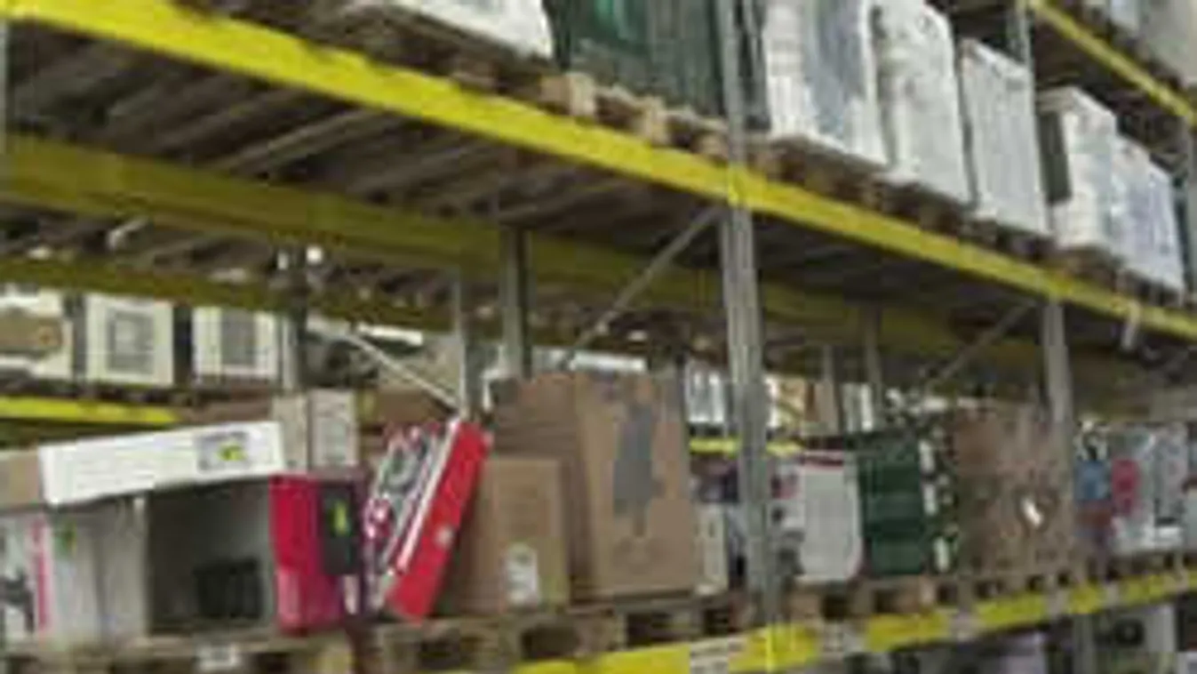 Lecsuktak két embert a webáruház-ügyben