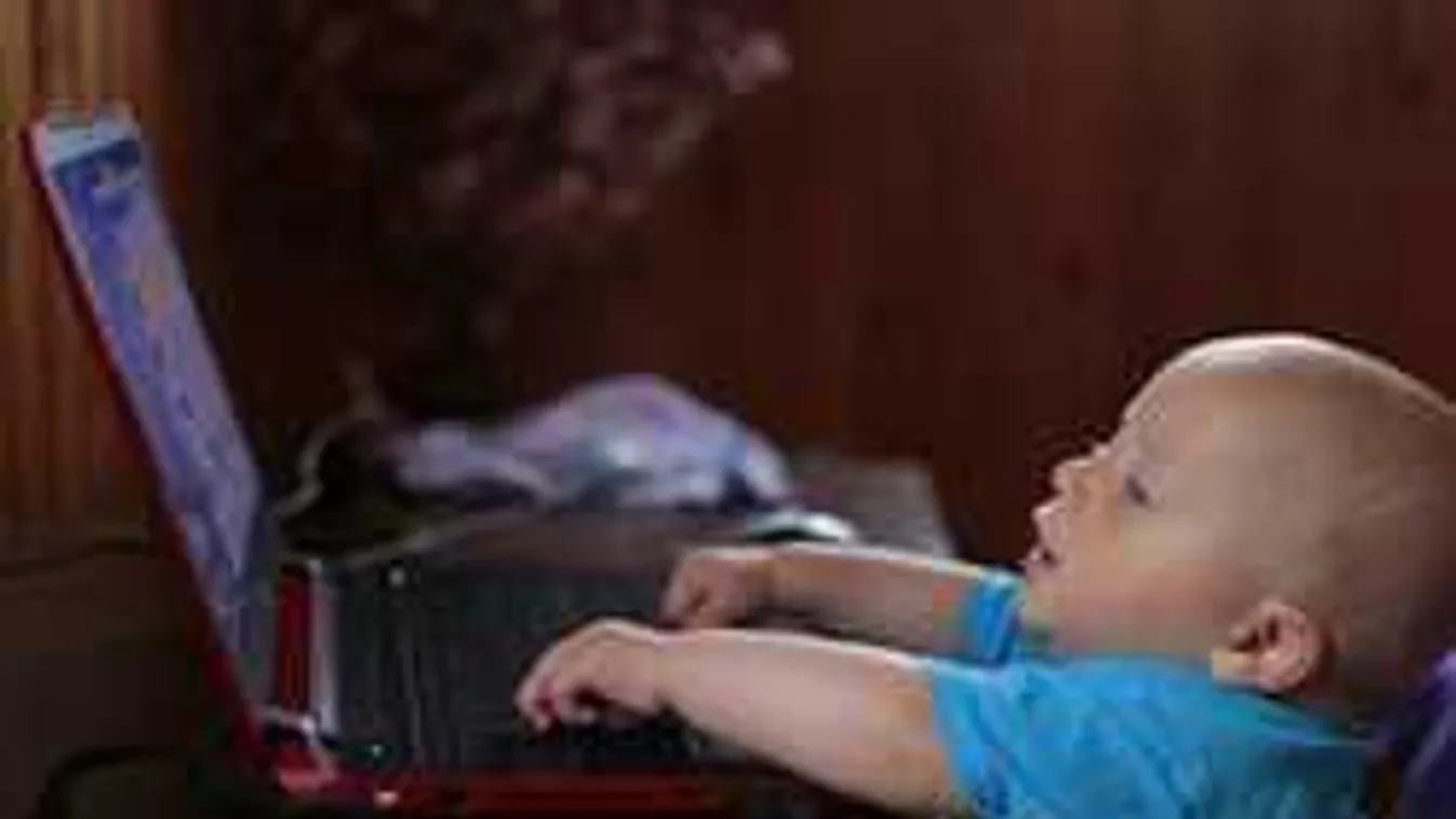 A szülők nagy dilemmája: mikor szabad feltenni a gyerek képét a netre