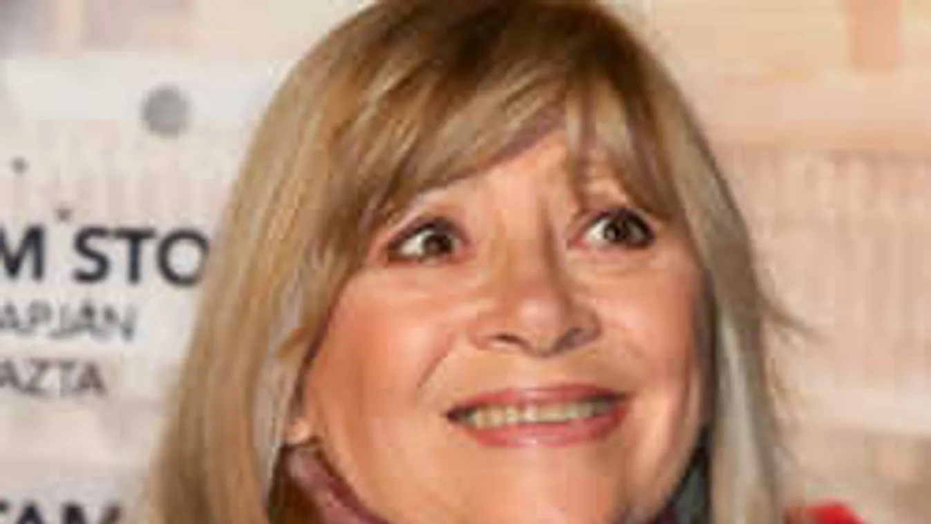 Ezért sírta el magát kollégái előtt a magyar színésznő