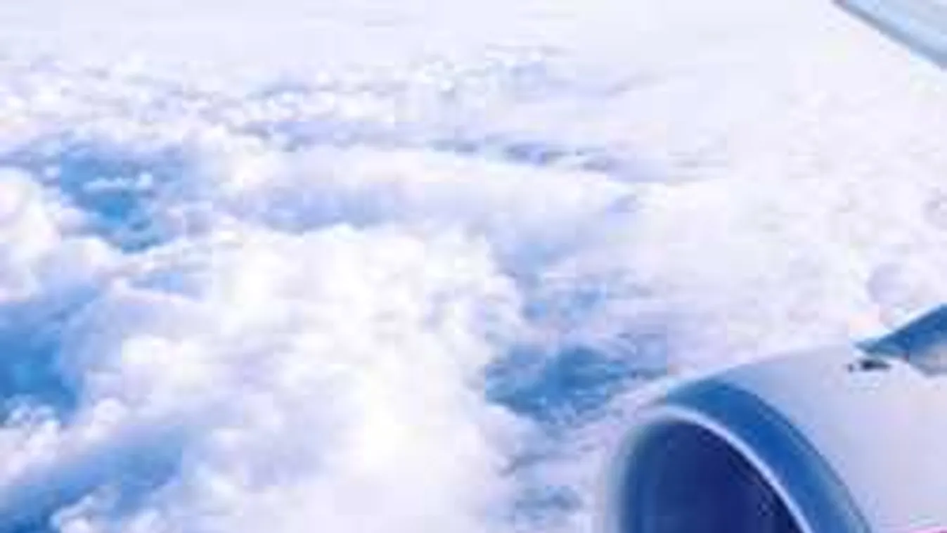 Újabb repülőbaleset: elképesztő fotót tettek közzé a gép sérüléseiről