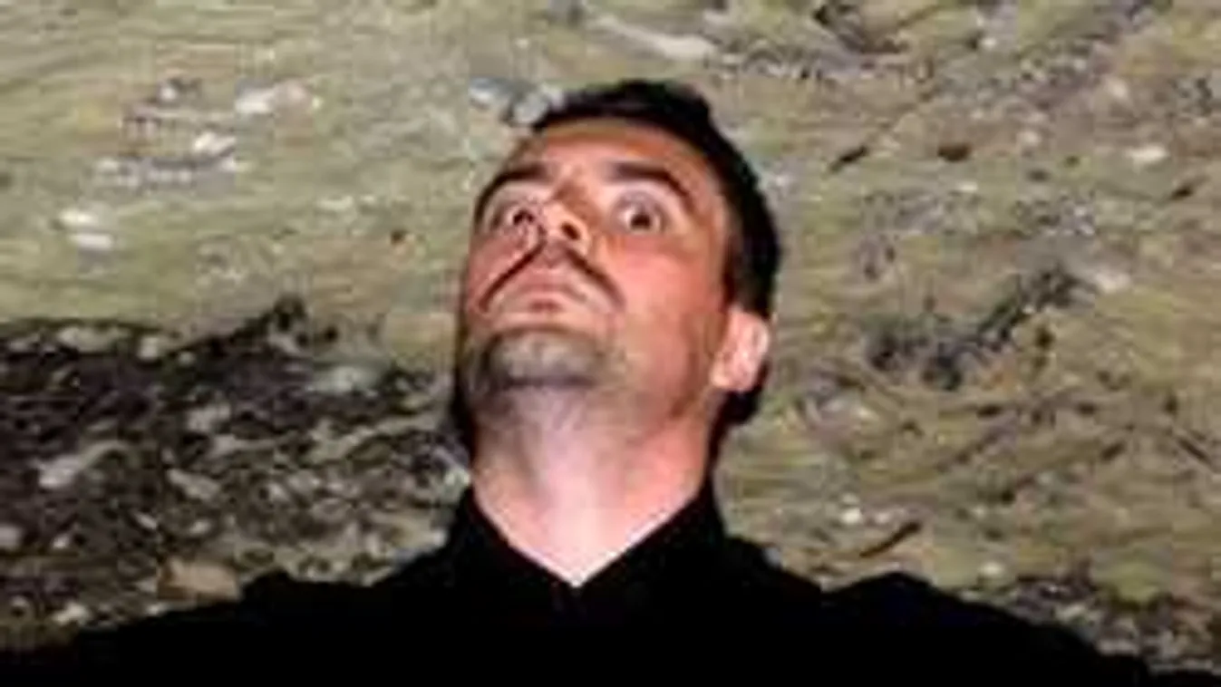 Pszichiáterek, riadó: Képek a magyar politikus eltitkolt fotóalbumából