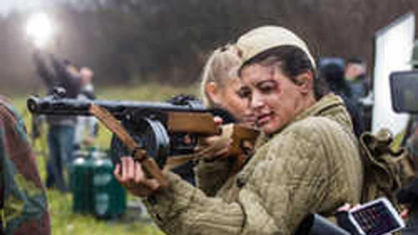 Haditudósító lett a magyar bombázó