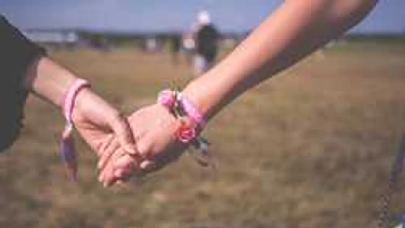 Retteg az egykori leszbikus szerető, megfenyegette a magyar színésznő