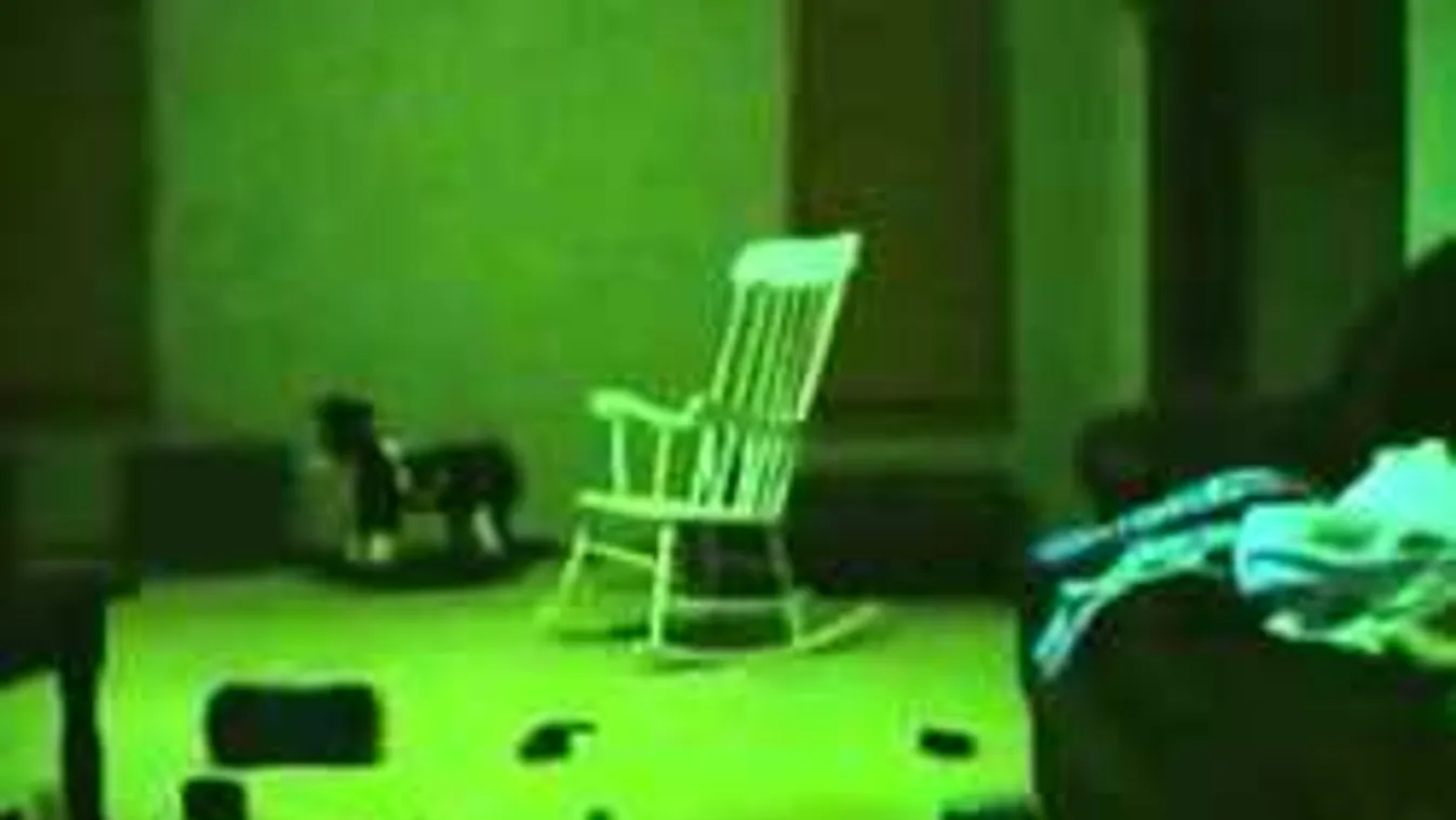 Sikítófrászt kapott a diáklány attól, amit az albérletében fotózott...