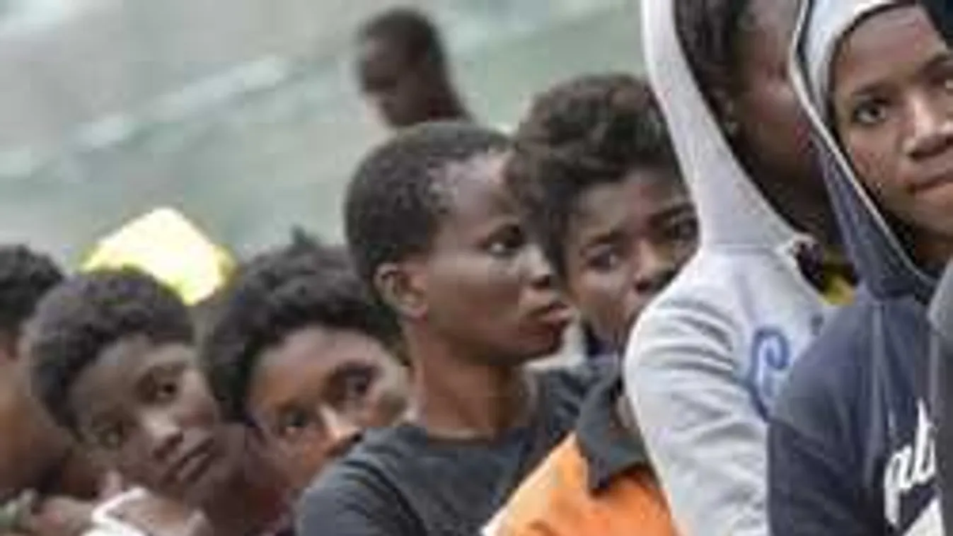 Több tízezer felnőtt migránst kezelnek fiatalkorúként Németországban