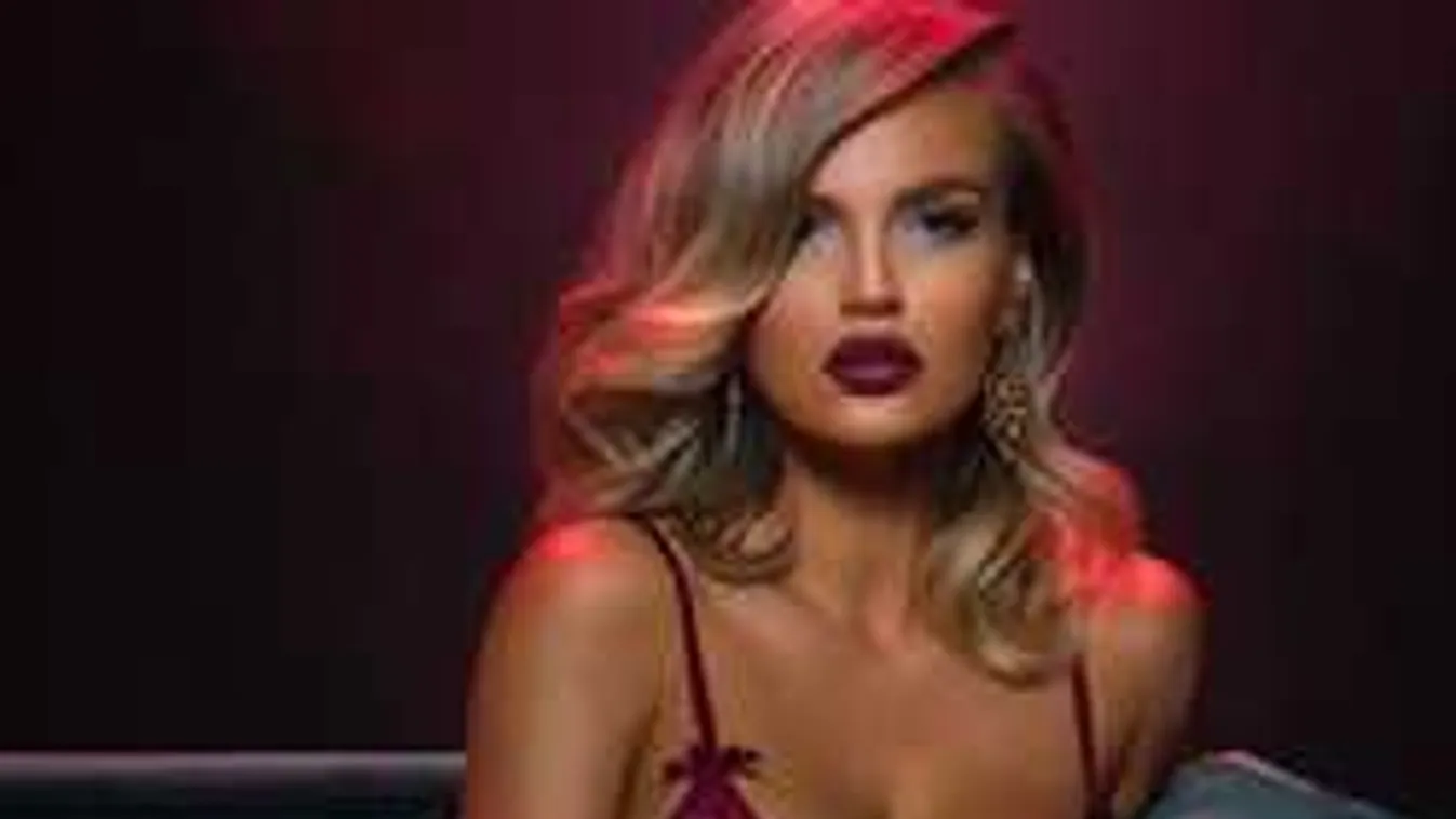 Kukkants be, meztelenül napozik a szupermodell