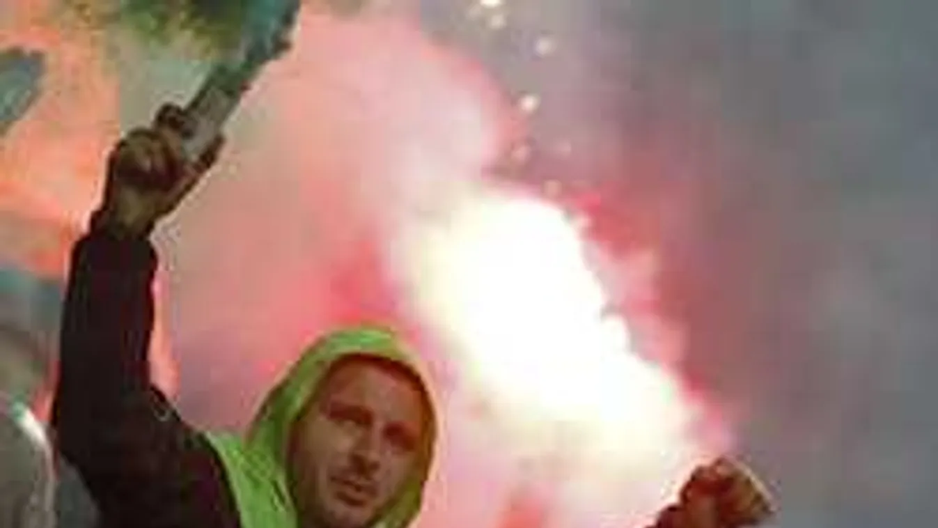 Õrizetbe vettek két verekedő fradistát