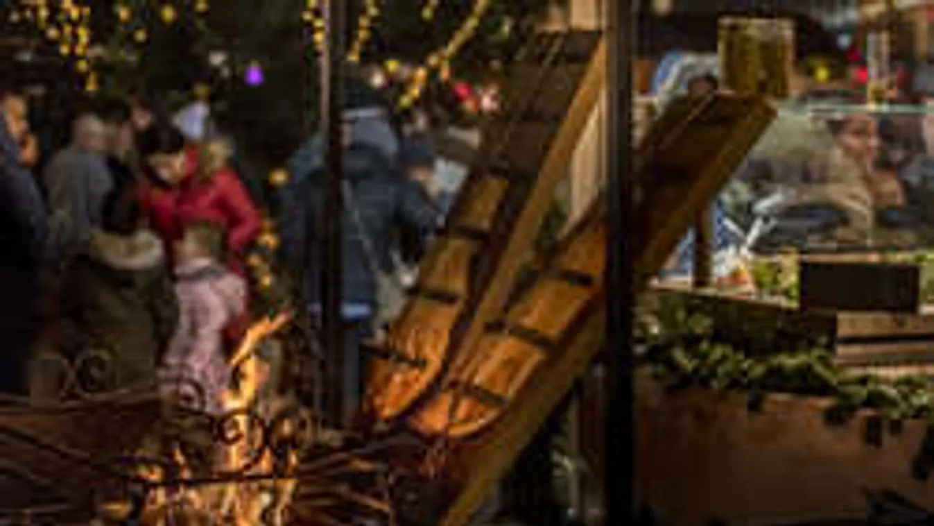 Már lehet karácsonyi vásározni Budapesten