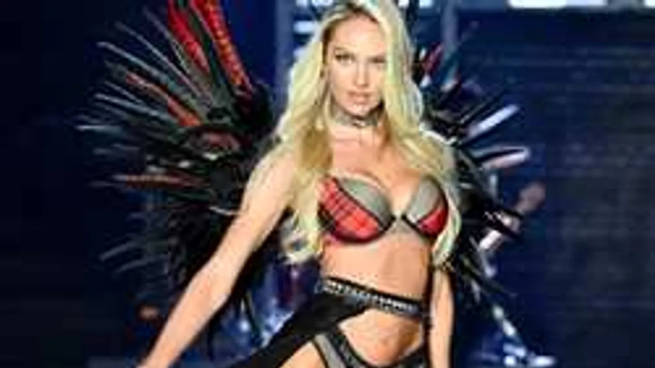 A szülés után újra fehérneműre vetkőzött a dögös sztáranyuka - Fotók