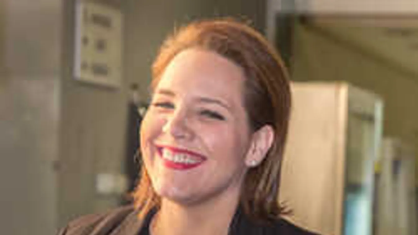 Ezt a magyar hírességet csókolta Tóth Vera