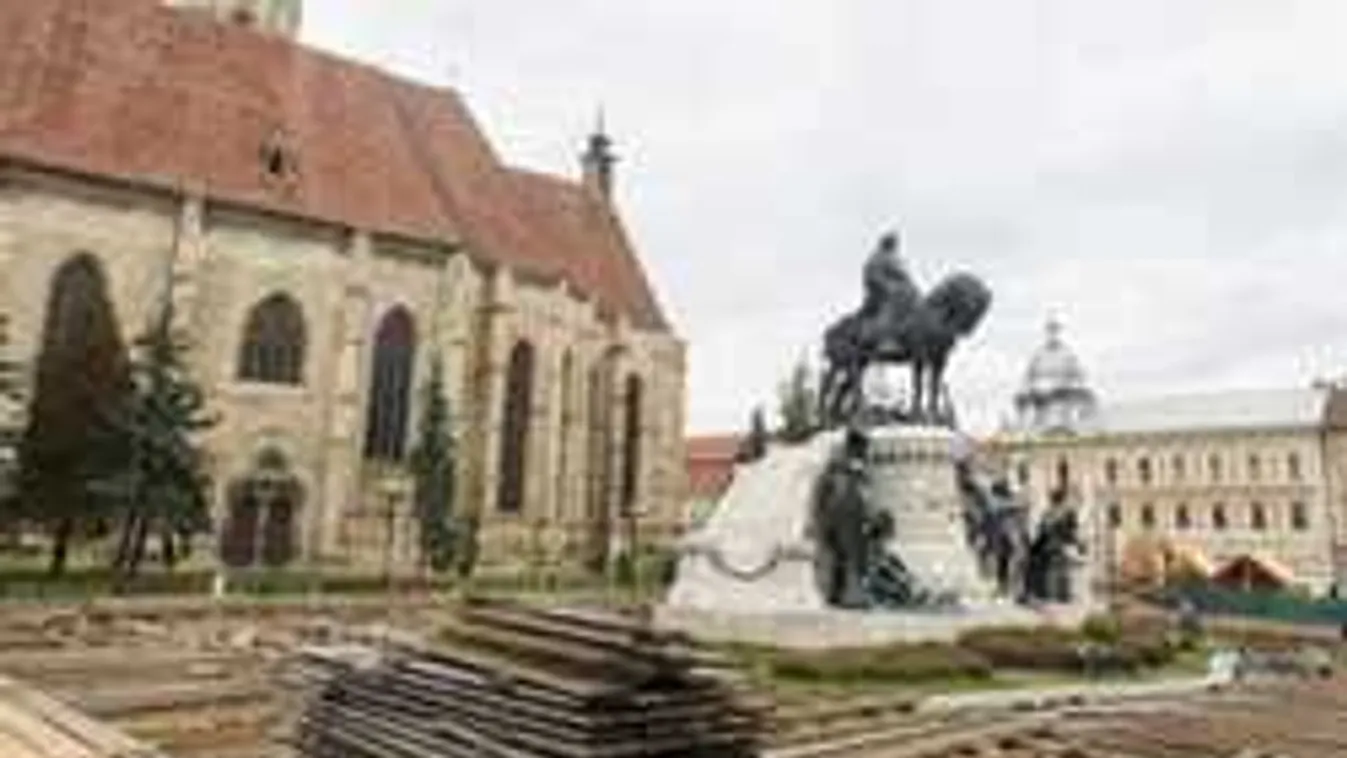 Veszélyben van Mátyás király szobra a korcsolyapálya miatt