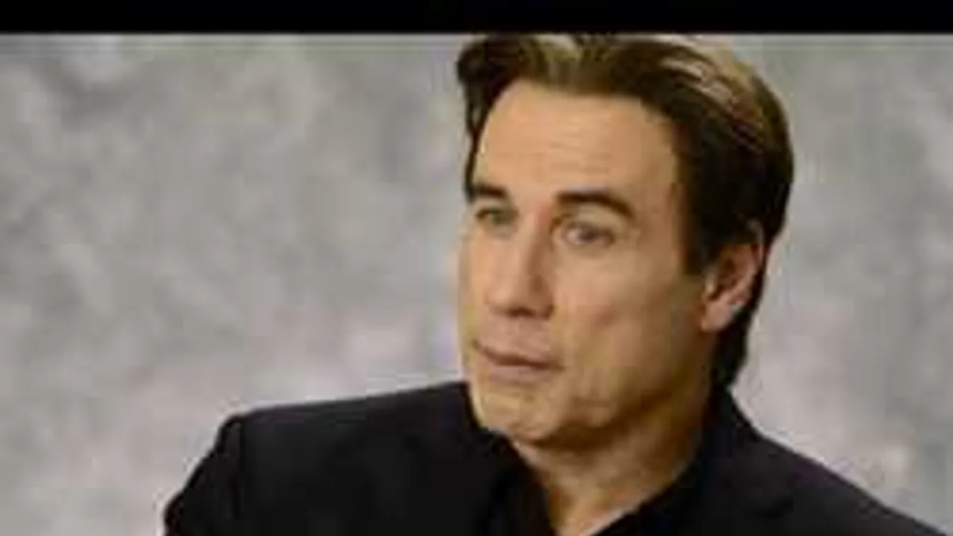 Dagad a zaklatási botrány: 21 éves fiút fogdosott John Travolta