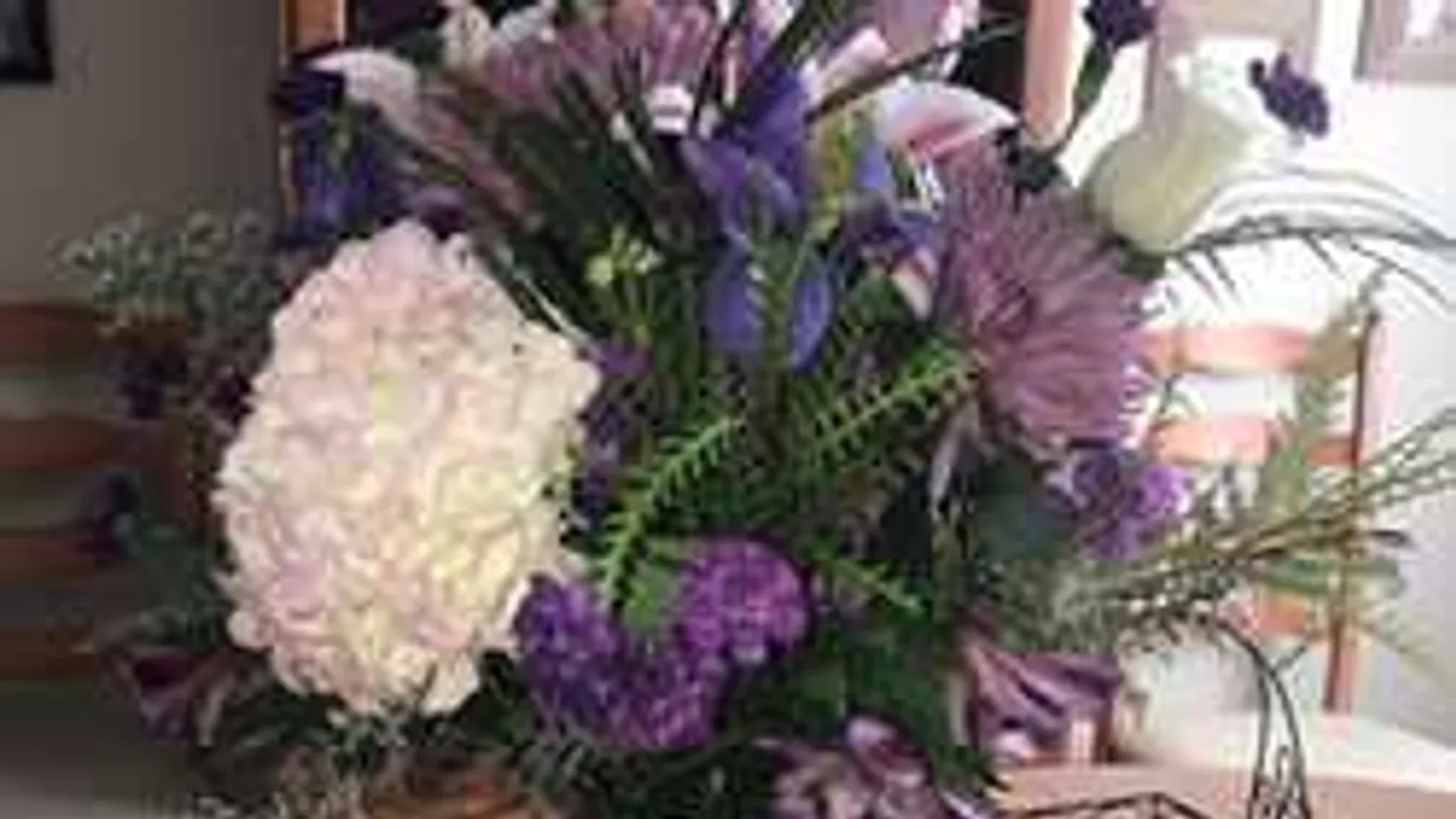 Évekig kapta a virágcsokrokat a fiatal lány az elhunyt édesapjától