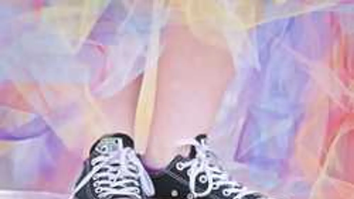 Változás az iskolákban: a fiúk is hordhatnak szoknyát