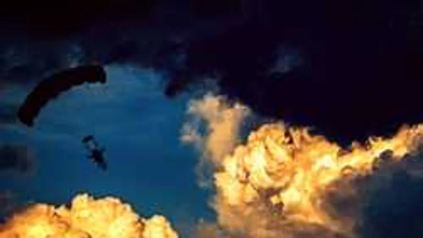 Súlyos baleset Óbudán: tűzoltók segítettek a bajba került férfin