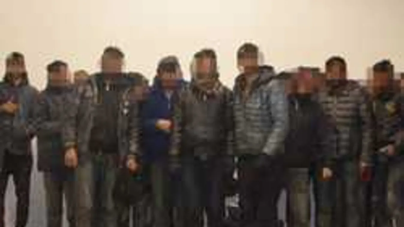 Annyi migránst fogtak, hogy alig fértek el a képen