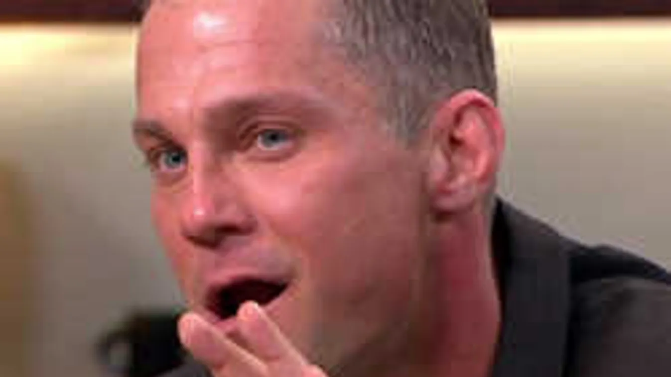 19-re húzott lapot Hujber Ferenc