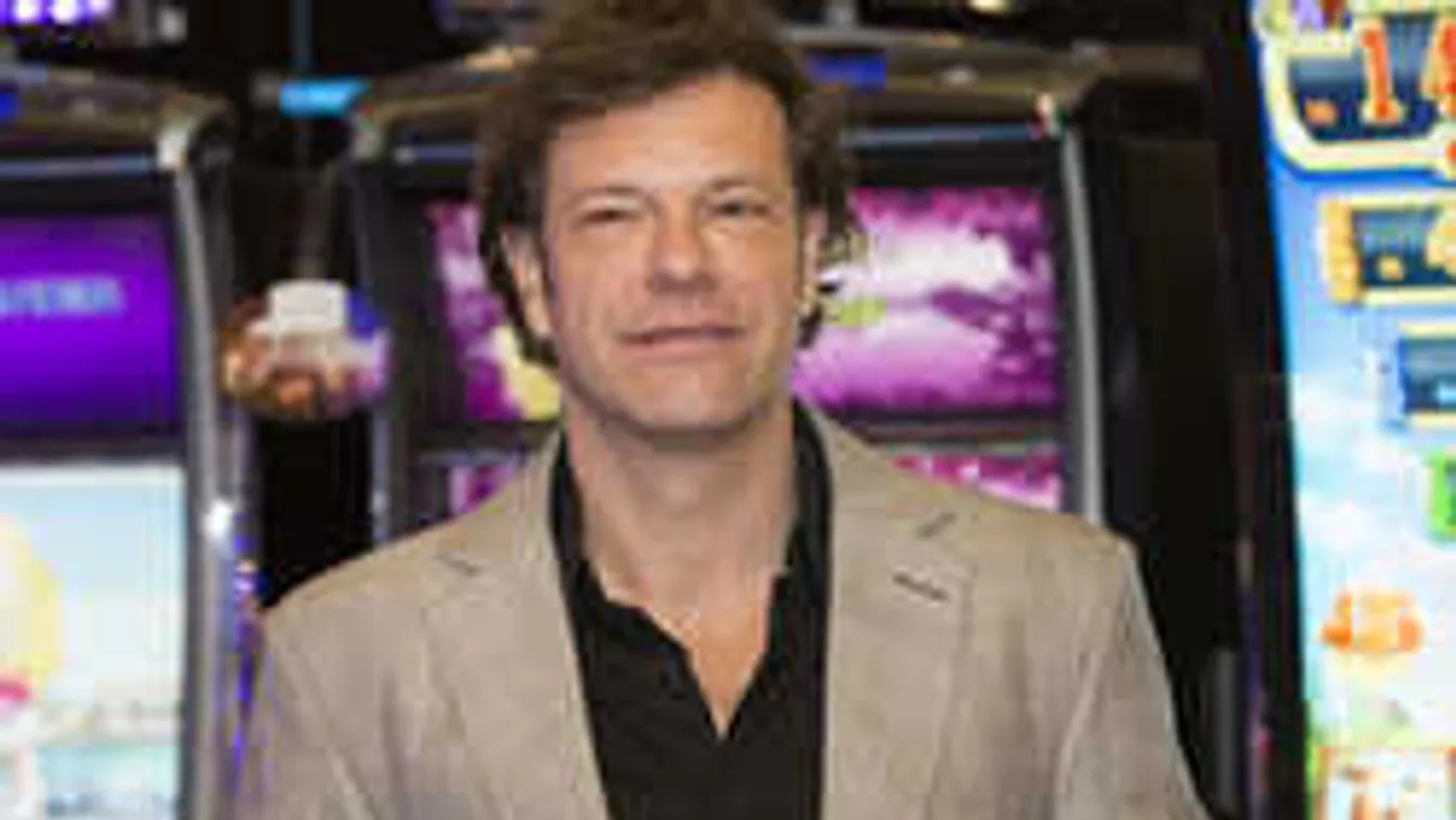 Mint két tojás: megvan Till Attila hasonmása