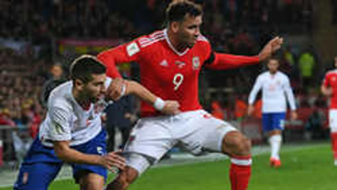 Lebukott, webkamerás prostival csalta feleségét a futballsztár