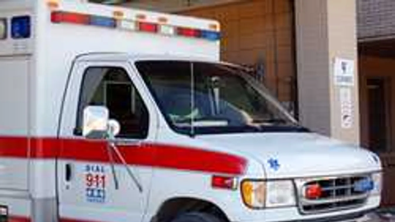 A beteggel együtt loptak el egy mentőautót - videó