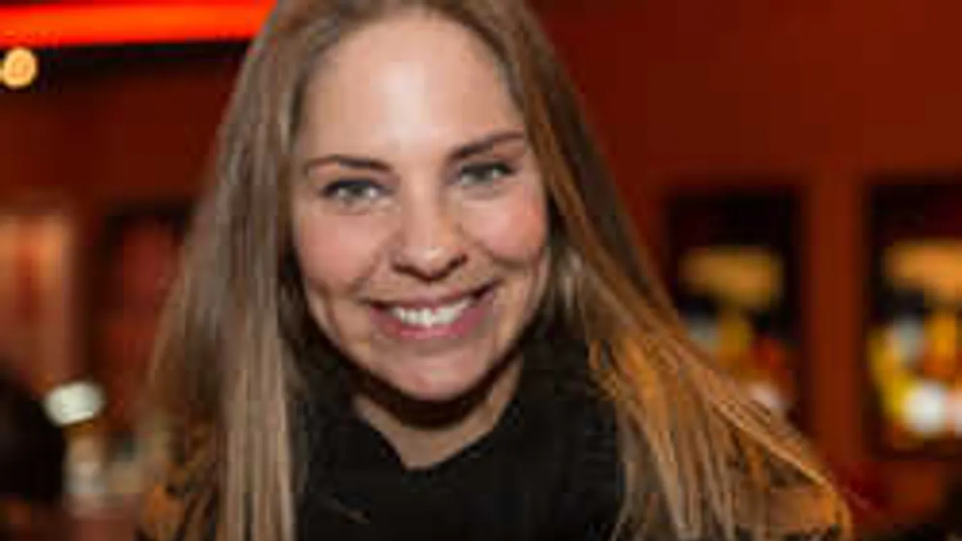 Ledobta a felsőt, megmutatta formás mellét a gyönyörű magyar tévés