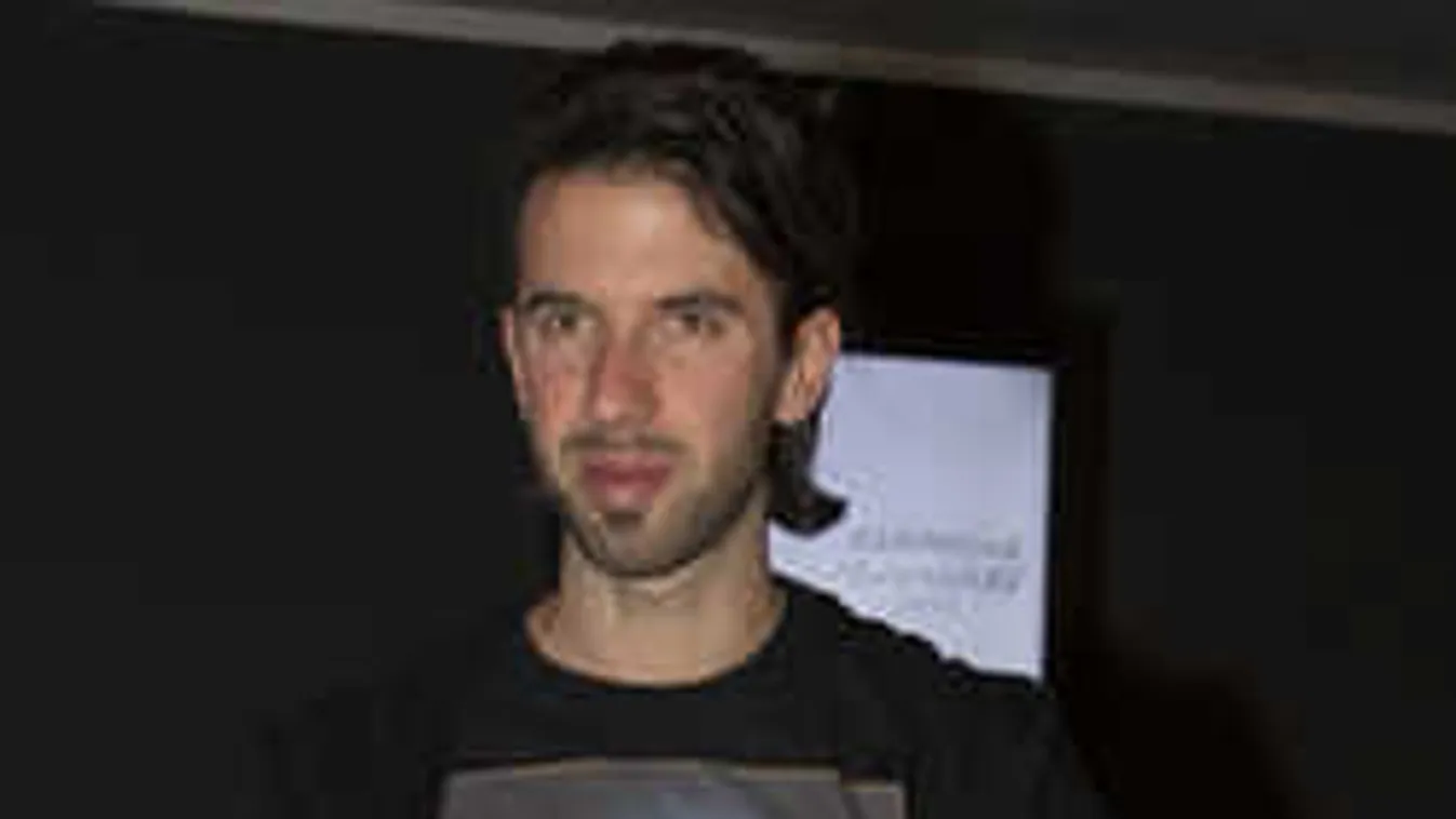 A felismerhetetlenségig megváltozott a magyar énekes külseje