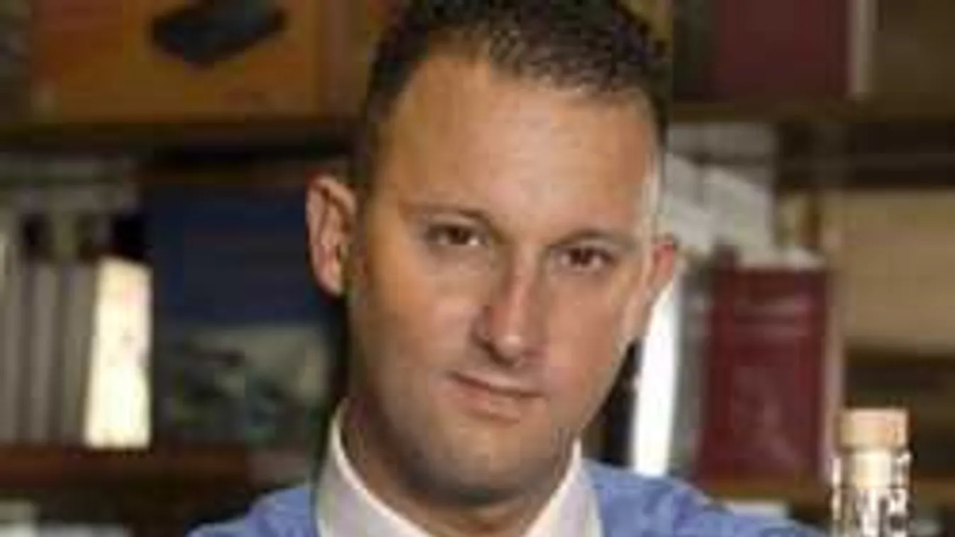 Kiborultak a szomszédok Alekosz vad bulijaitól