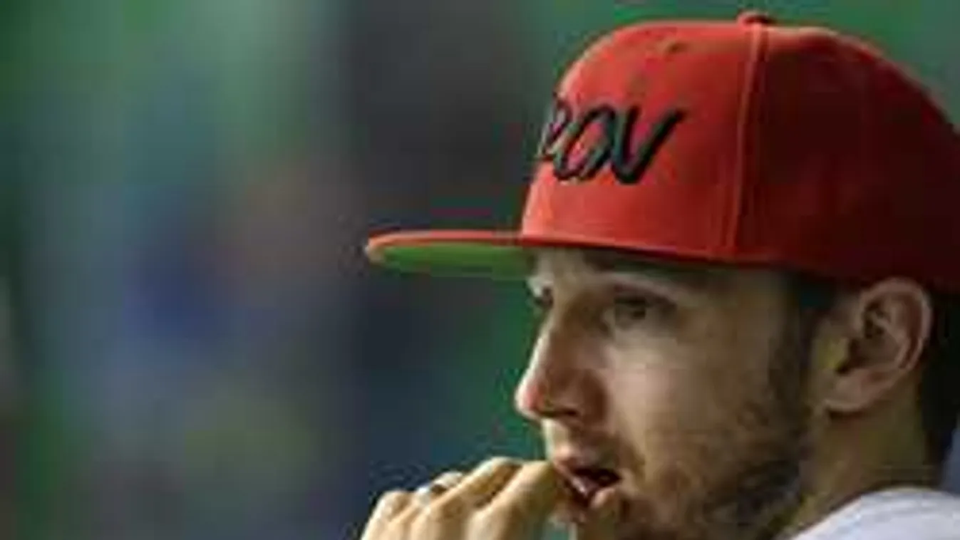 Meglepő fotó, Shane Tusup újra munkába állt