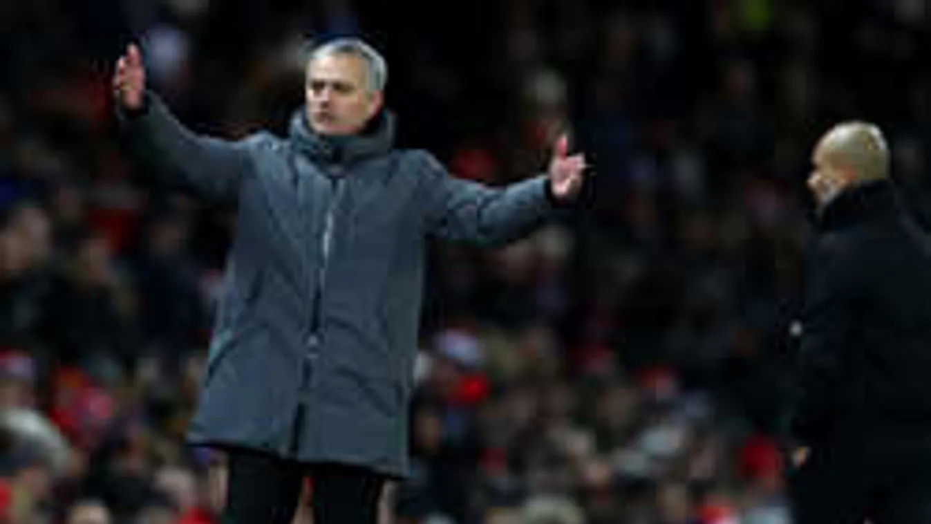 Mourinhót fejen dobták, véres botrány Manchesterben