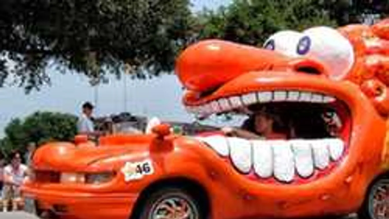 Ilyen idióta autókat még nem láttál, valakinek elgurult a gyógyszere