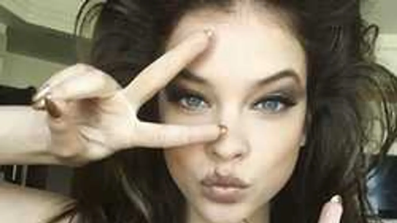 Palvin Barbi kikapcsolta bikinifelsőjét - Fotó