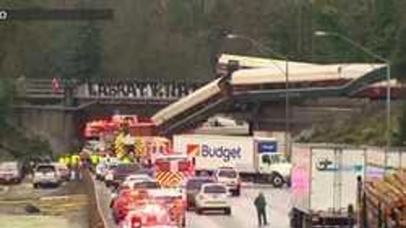 Horrorbaleset: az autópályára zuhant az utasokkal teli vonat