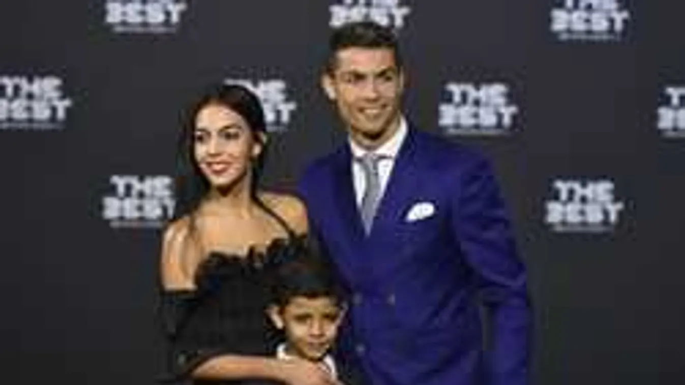 Soha nem látott fotón Ronaldo teljes családja
