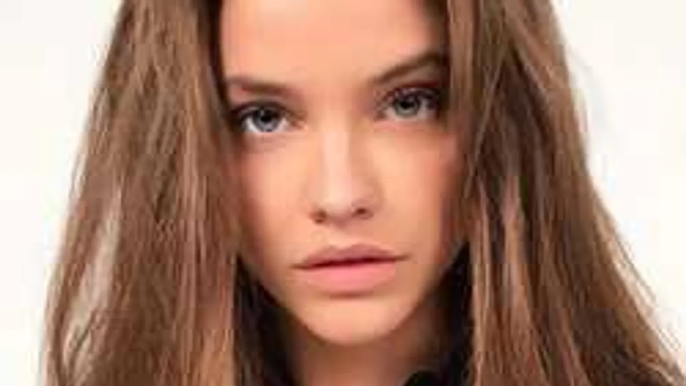 Felrobbant a net Palvin Barbi karácsonyi fotójától