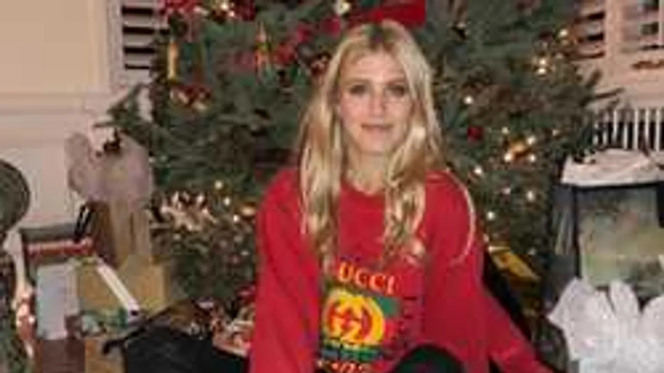 Jól látjuk? Bugyi nélkül karácsonyozik a teniszszépség