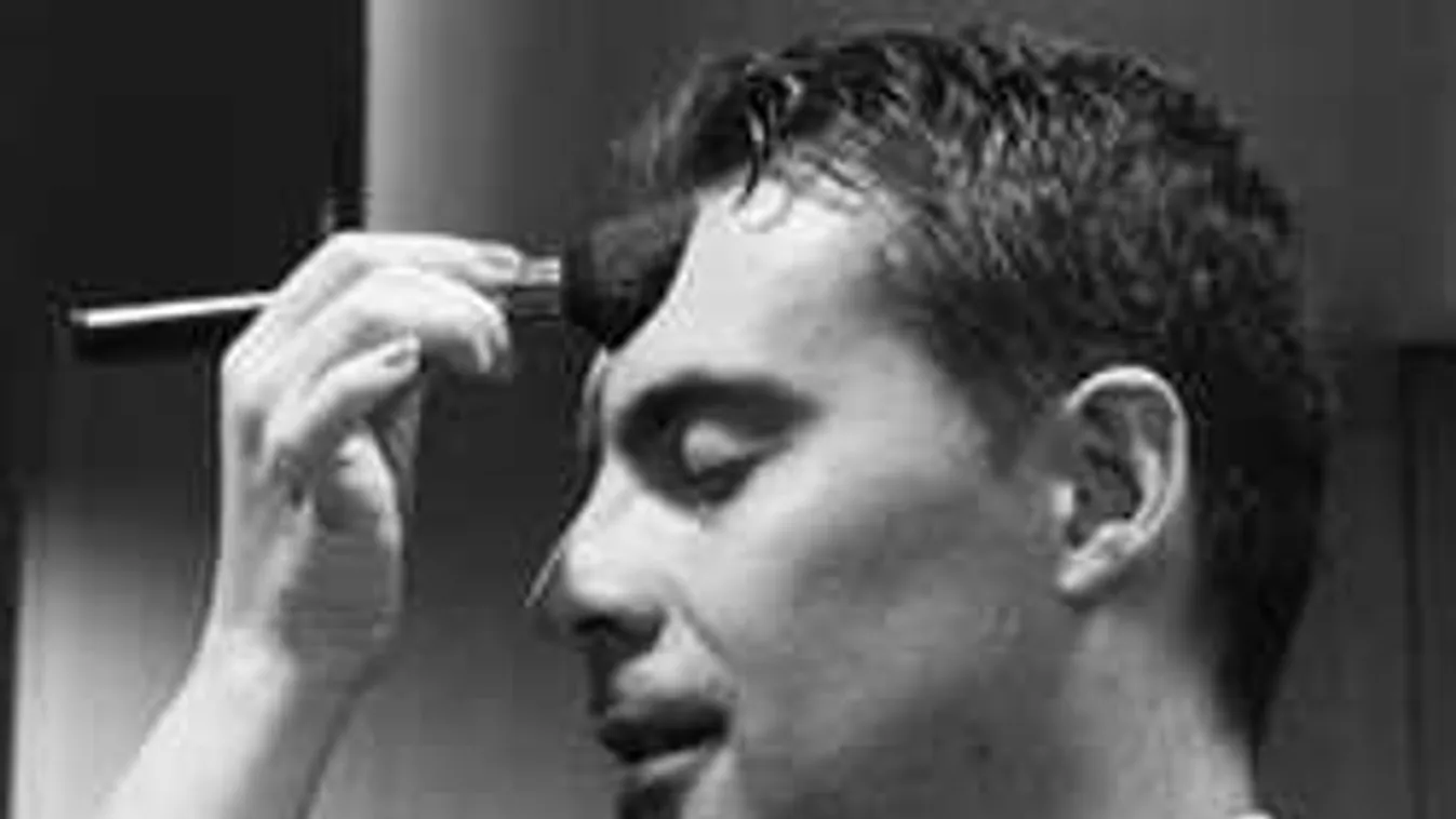 Vona politikai öngyilkosságot követett el: Zuhan a Jobbik, mint a kő