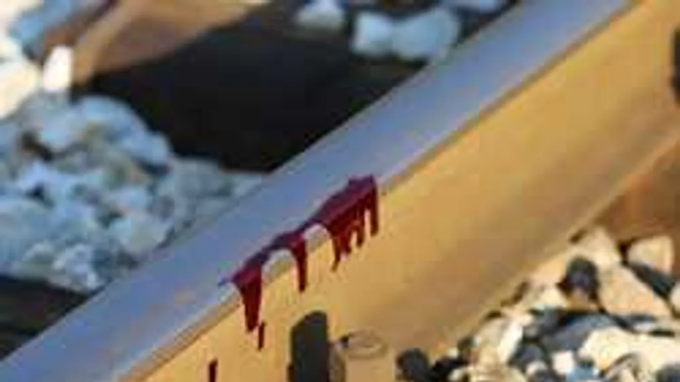 Tizenkét éves fiút gázolt halálra a vonat Tatabányán