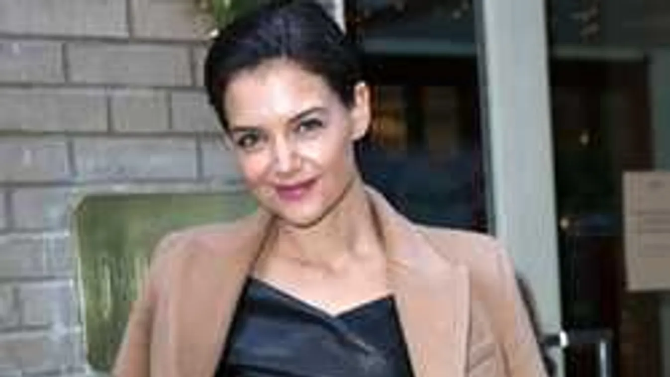 Lebukott Katie Holmes, nagyon nem akarta ezeket a fotókat