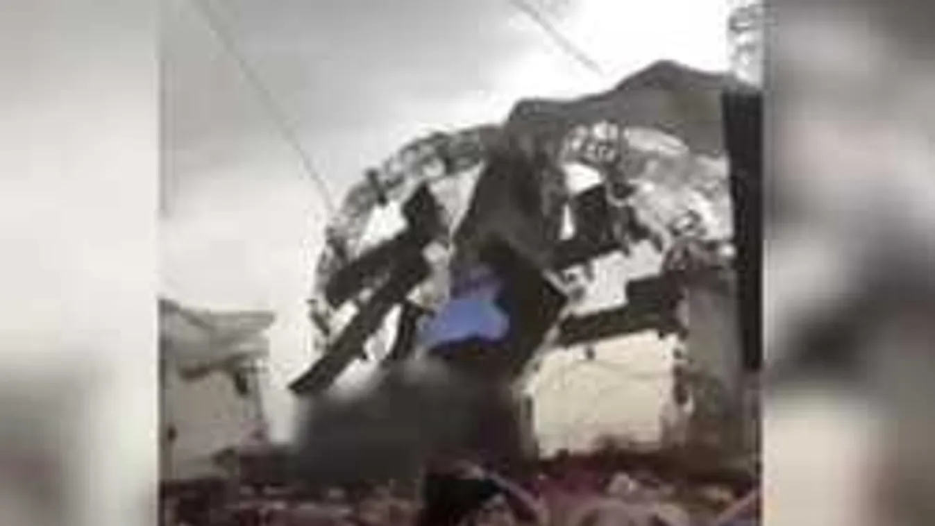 Szörnyű tragédia: rászakadt a színpad a népszerű zenészre - videó