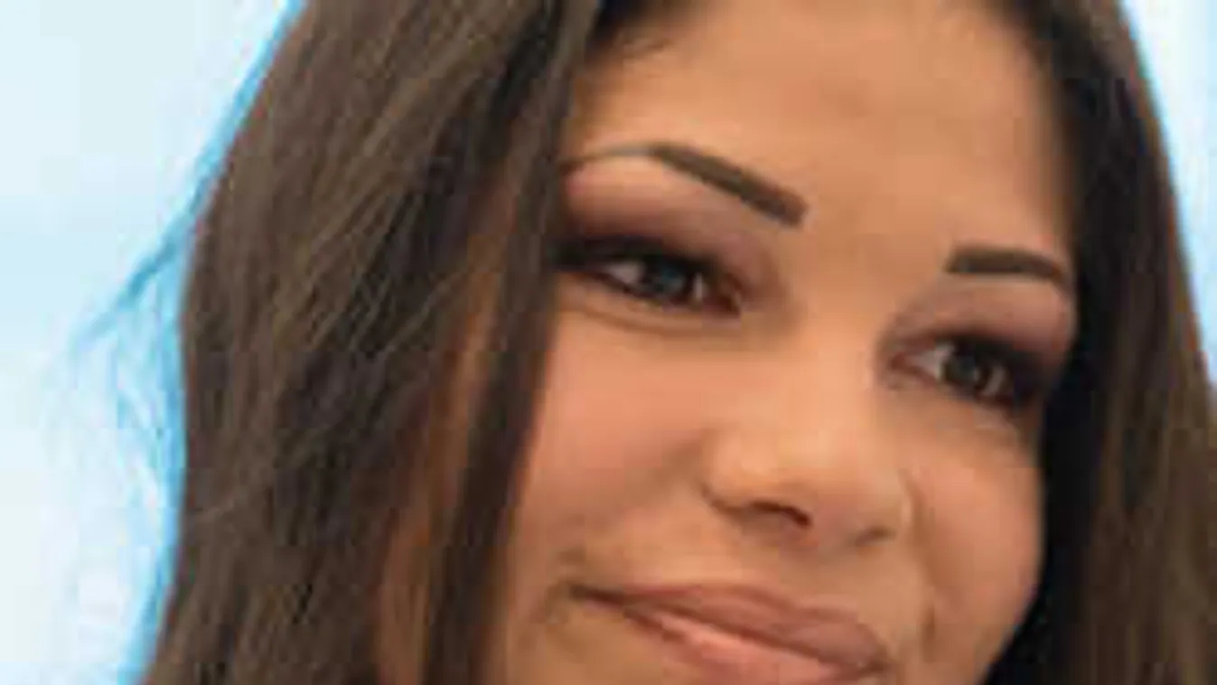 Gáspár Evelin combvillantása megér egy misét - Fotó