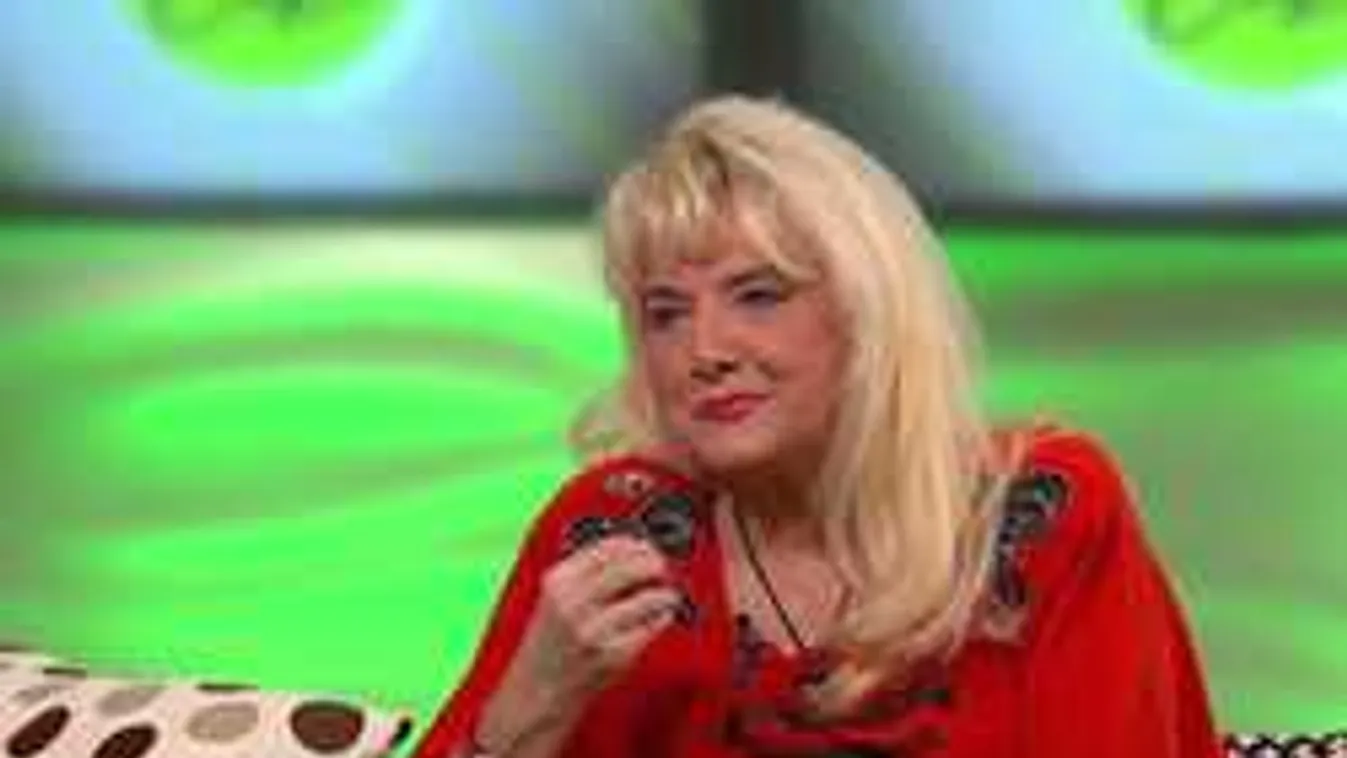 Karda Bea tartja a lelket Som Lajos édesanyjában