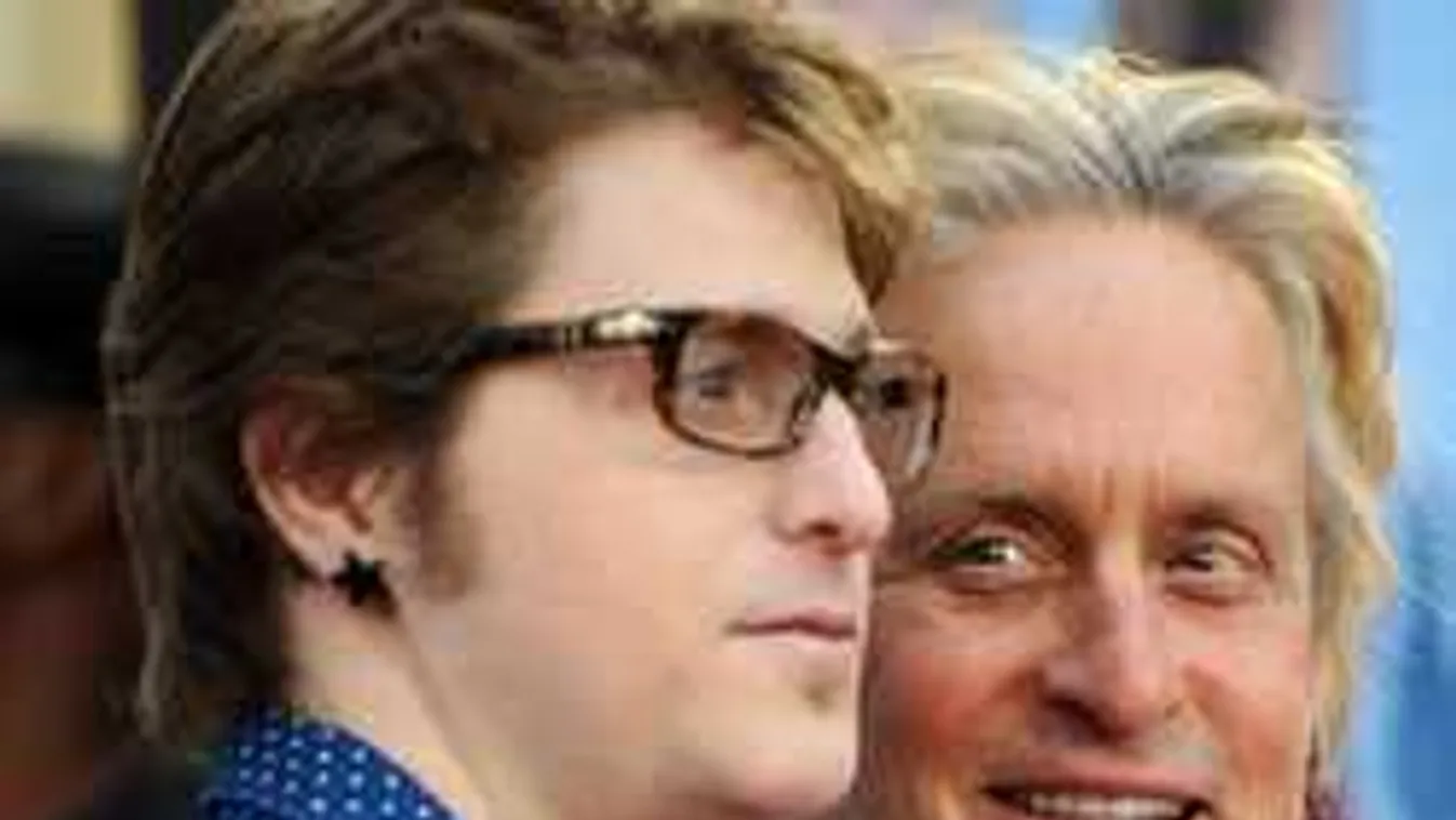 Örömhír: nagypapa lett a sármos világsztár